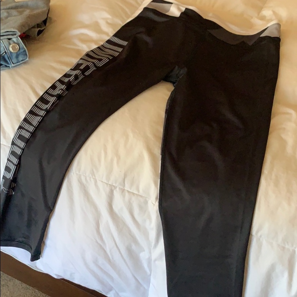 Under armour capris.